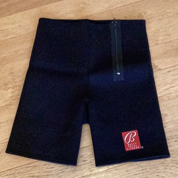 Bally Total Fitness black neoprene sweat it out shorts with front side zip. - Picture 1 of 3